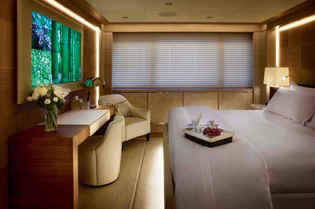 Yacht Cloud 9 guest stateroom