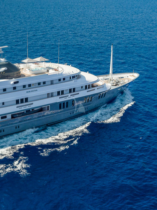 Yacht Boadicea cruise