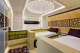 Yacht Khalilah twin bedroom
