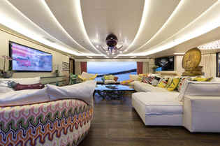 Yacht Khalilah living room