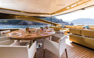 Yacht Khalilah outdoor dining