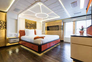 Yacht Khalilah master bedroom