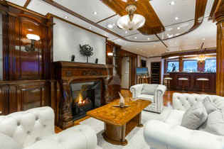 Yacht legend lounge