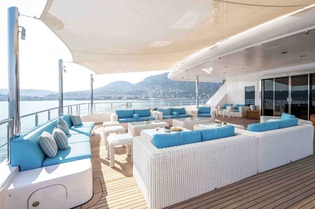 Moonlight II yacht outdoor lounge