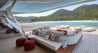 Yacht Savannah outdoor lounge